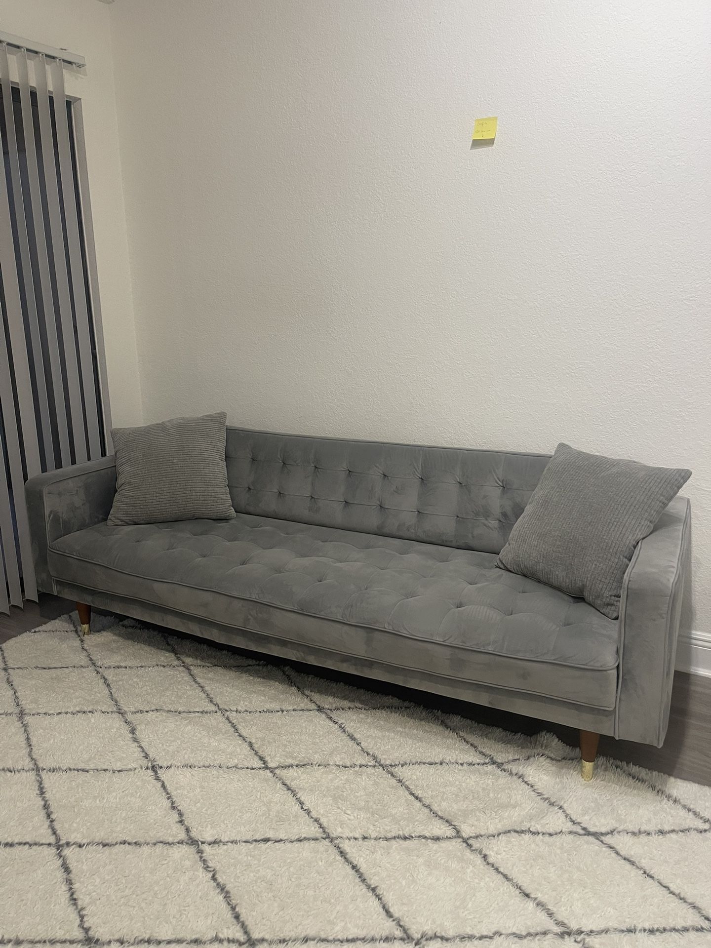 Couch (Sofa)