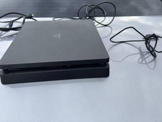 PS4 Slim 