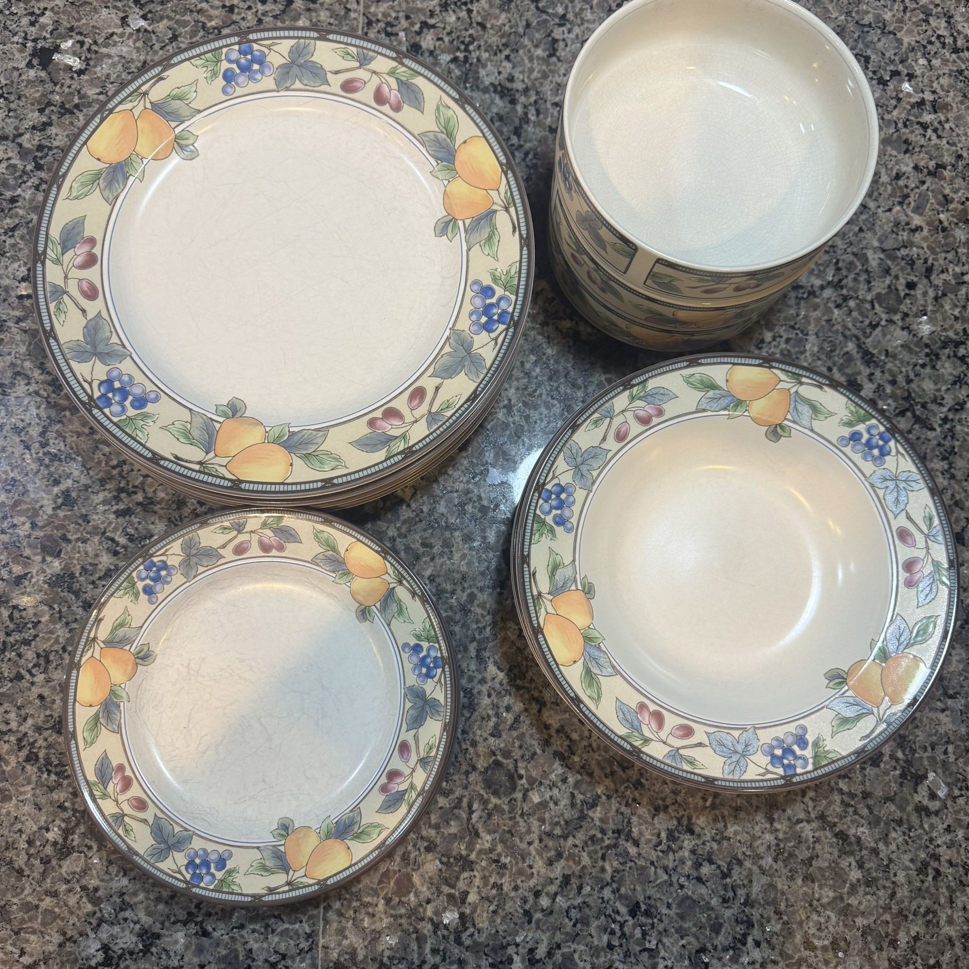 ๐ Mikasa Garden Harvest Dinnerware Set โ 20 Pieces โ $20 OBO