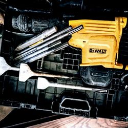 DeWalt Corded 22 lbs Chipper/Demo Hammer Drill