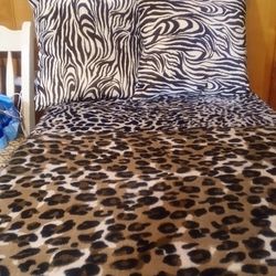 Leopard Pillow s And Two Blankets