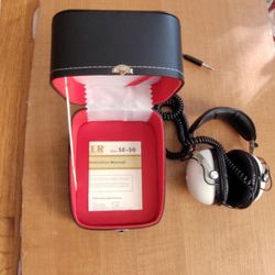 
Made inJapan. RARE,Vintage, Collectable Pioneer (SE-50) Audio Over the Ear Headphones with Case.