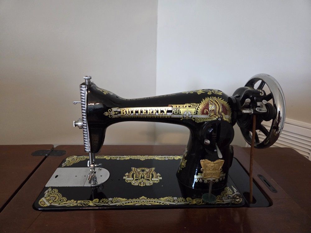 Butterfly Sewing Machine with Foot Treadle Stand