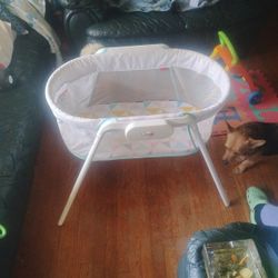 Vibrating Bassinet