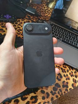 IPHONE 17 AIR LOCKED
