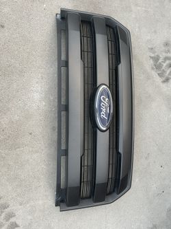 2015 To 2017 Ford F150 Grill Lariat Style Almost New $100 Obo