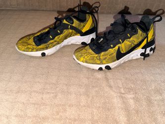 Women’s Size 6 Nike shoes