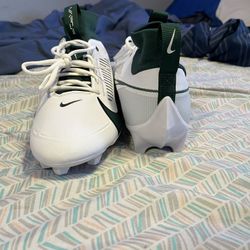 GREEN AND WHITE NIKE FOOTBALL CLEATS (SIZE 12) BRAND NEW 