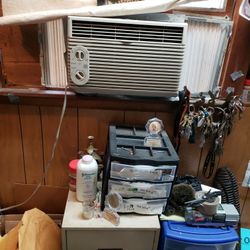 Window Air Condition Ge Brand Works Great 