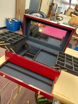 Very nice jewelry box