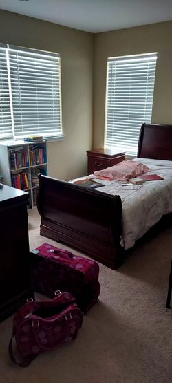 Twin Sleigh Bed