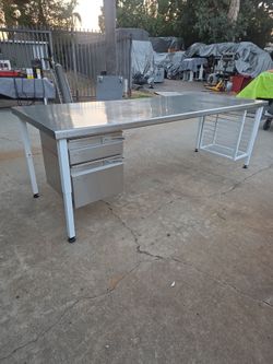 TERRA UNIVERSAL TOP STAINLESS STEEL LAB WORKBENCH