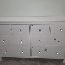 Dresser And 2 Matching Night Stands - Dresser and Matching Night Stands