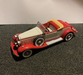Hallmark 1930 Cadillac ordament