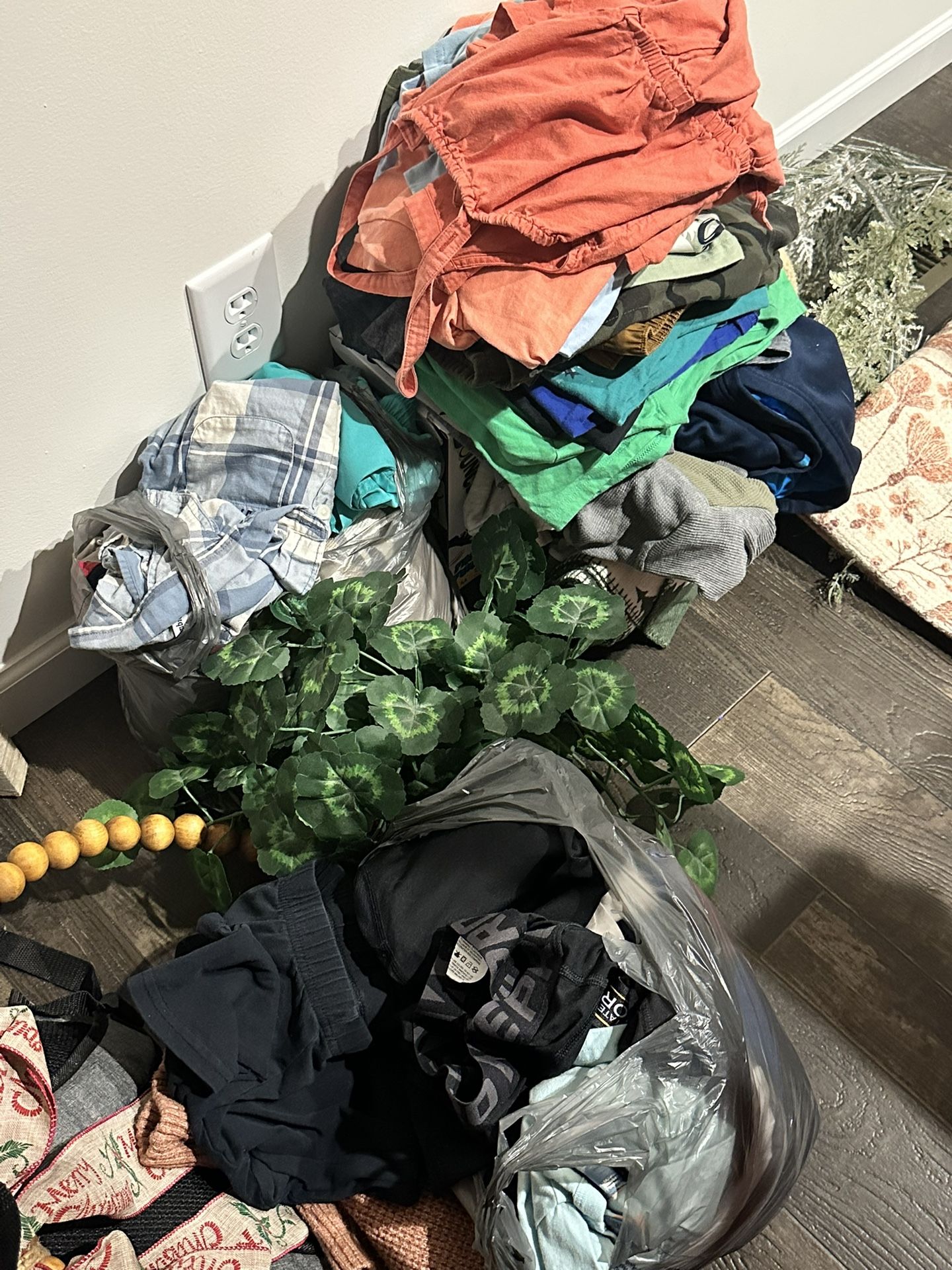 Boy Clothes / Girl Clothes  