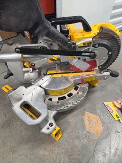 Dealt 20v  7 1/4 ' single bevel saw