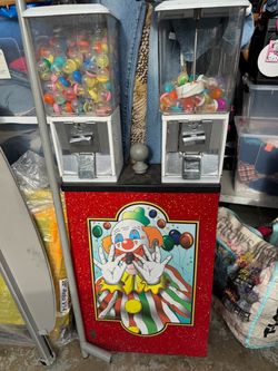 Double Capsule Toy Vending Machine with Clown Graphic balloon