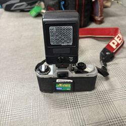 Pentax K1000 35mm Film Camera Kit – Vintage  Classic Pentax K1000 35mm SLR film camera in good condi