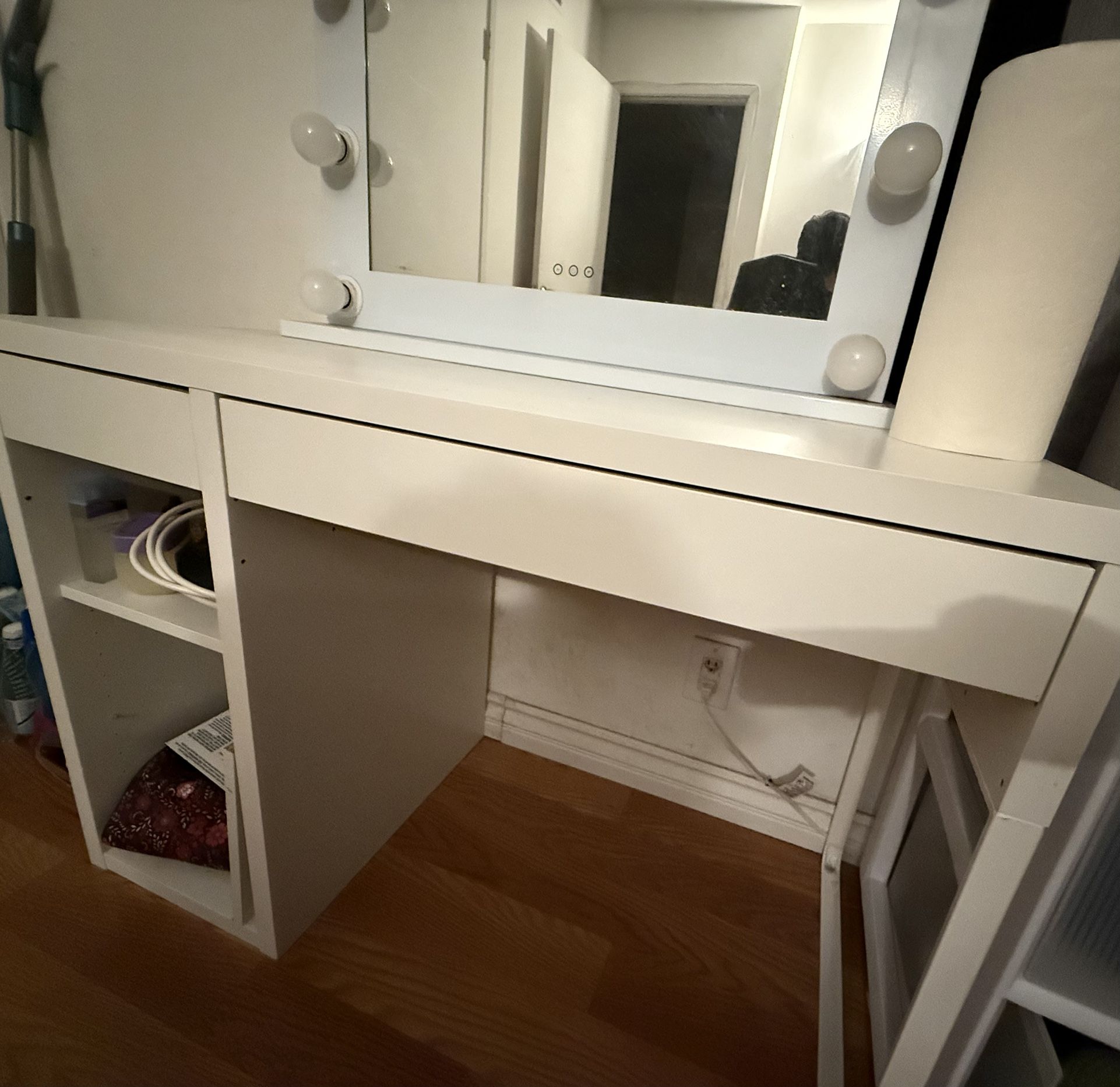 Vanity Mirror With Table