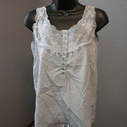 Light blue tank top with buttons floral design
