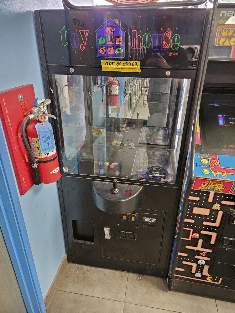 Toy House Crane/Claw Machine