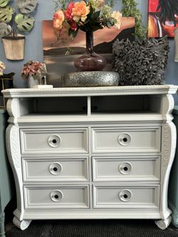 CUTE DRESSER OR TV STAND AT PICKY PINCHERS 5280 SEMINOLE BLVD ST PETE OPEN NOON TO 6pm FREE DELIVERY 