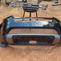 Front Bumper And Grill For 2014 To 2019 Land Rover Discovery L550 OEM Parts