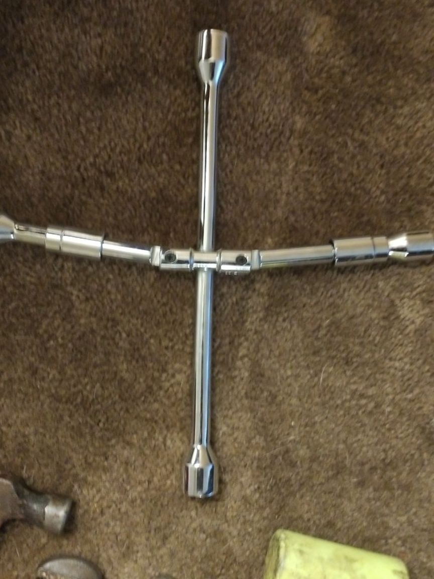 A Folding Down Four-way Lug Nut Wrench