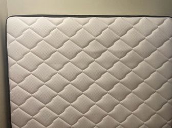 Quilted Mattress with Dark Border