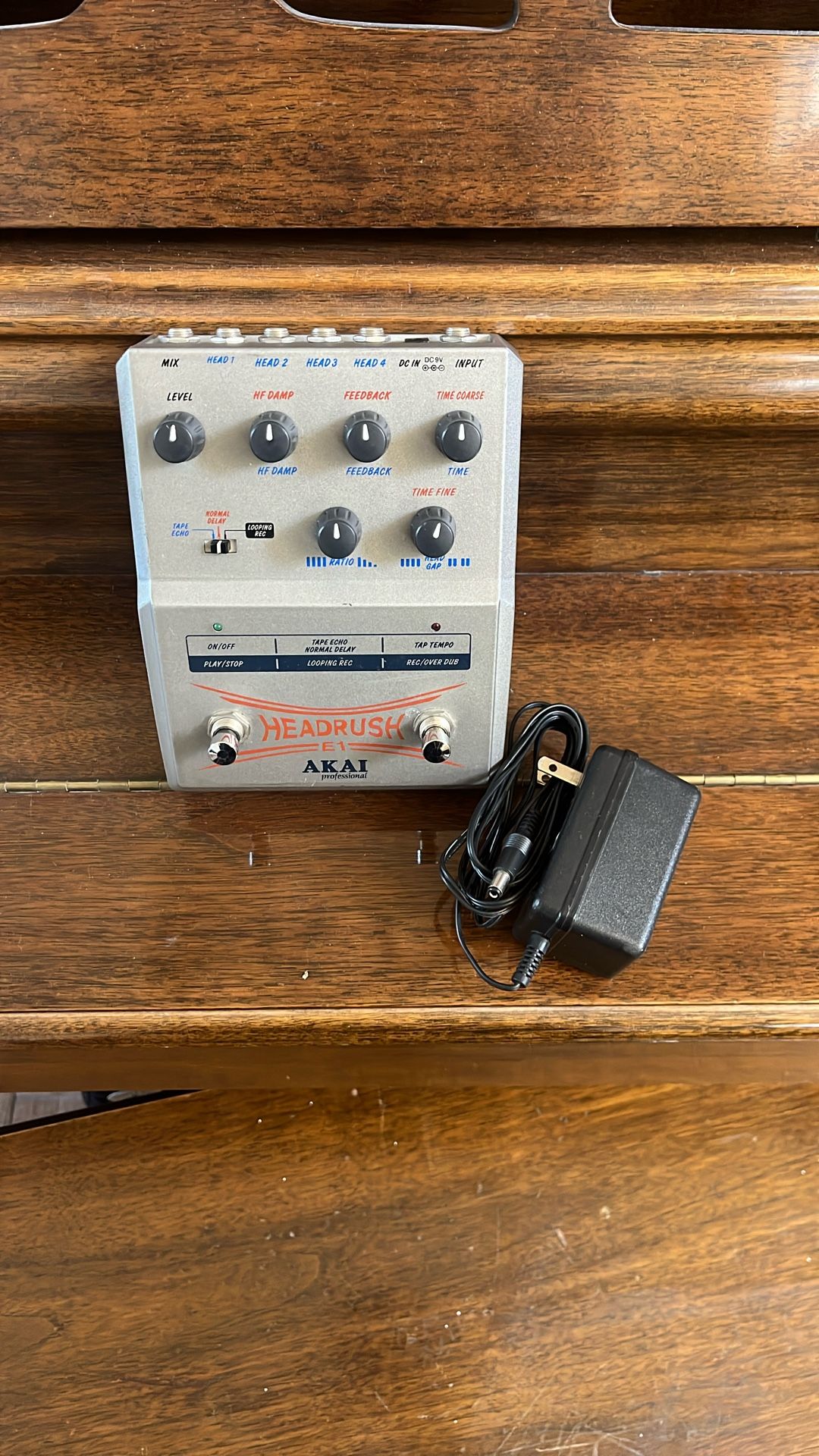 AKAI HEADRUSH E1 ギターエフェクター Akai Headrush E1 - Pedal on ModularGrid