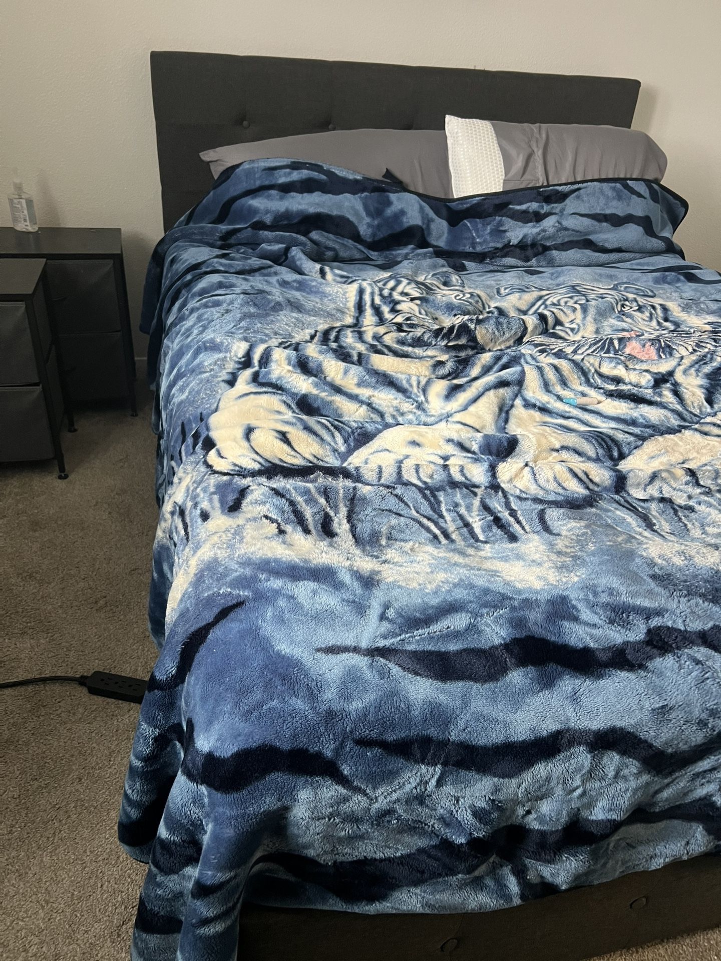 MOVEOUT SALE; BEDROOM SET