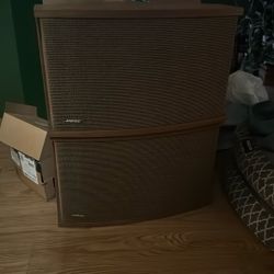 Two Bose 901 VI Speakers