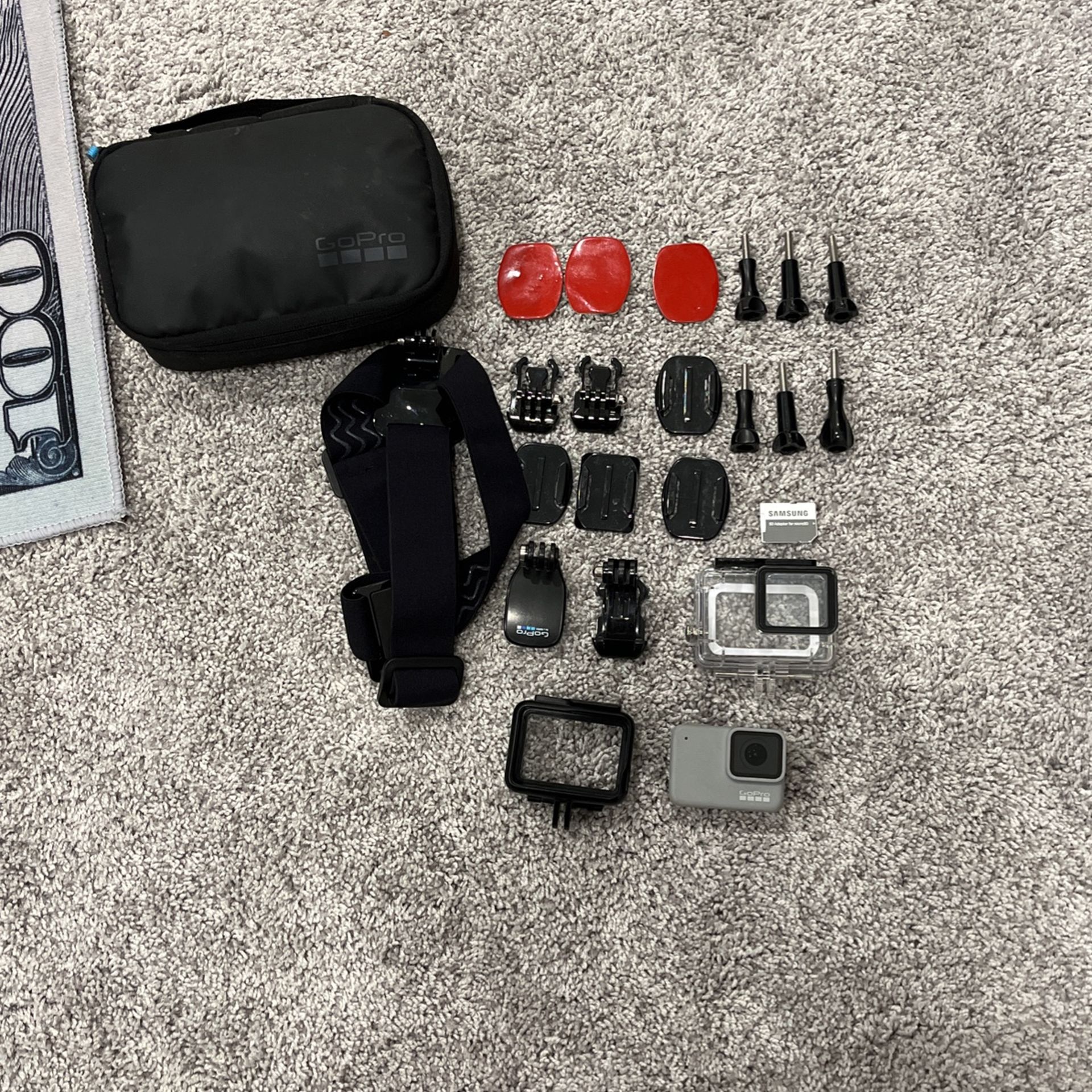 Go Pro Hero 7 White. Comes With Accessories 