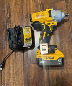 DEWALT 20V MAX XR 1/2” High-Torque Impact Wrench Kit – DCF900 – 5Ah Battery, Charger Included BRAND NEW – NEVER USED – COMPLETE KIT Upgrade your too