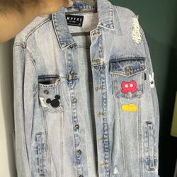 Disney Jean Jacket Size : Large