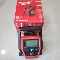 Milwaukee
M12 12-Volt Lithium-Ion Cordless Electric Portable Inflator (Tool-Only)