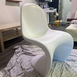 Really Cool Sculpted Hard Plastic Chair