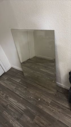 Free Mirror   3ft- 4ft