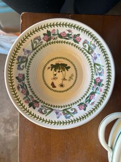 This is a Portmeirion Botanic Garden rimmed soup bowl featuring the Bellis Perennis (Daisy) motif.
