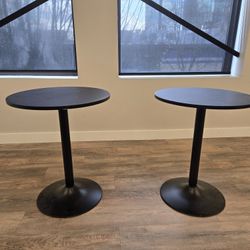 2 ft Diameter Round Tables