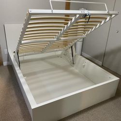 Bedframe W/ Hydraulic Lift Storage