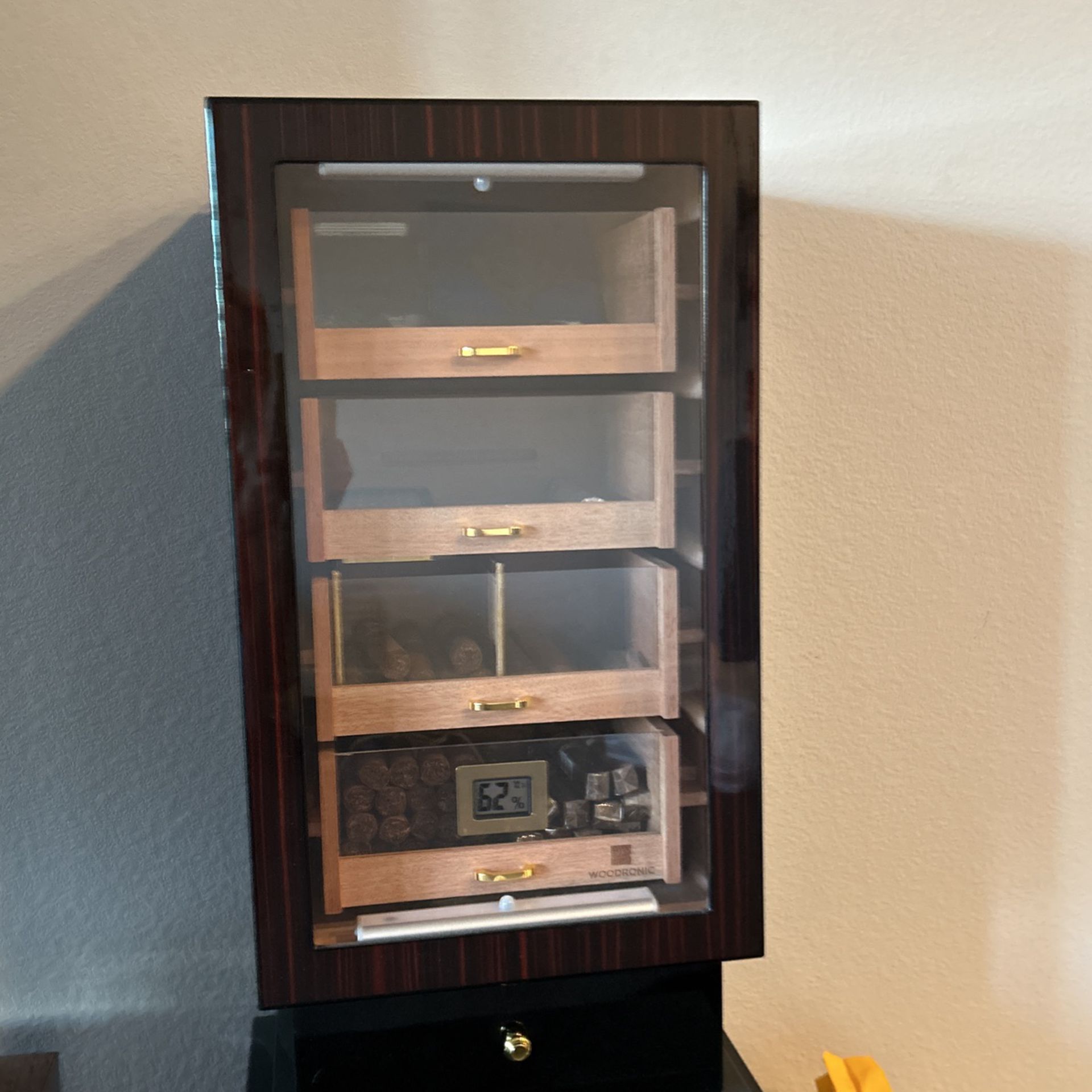 Wood Cigar Case With Build In Humidifiers Comes With Cigars
