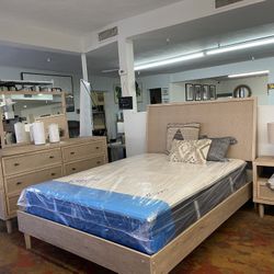 4pc Queen Bedroom Set 