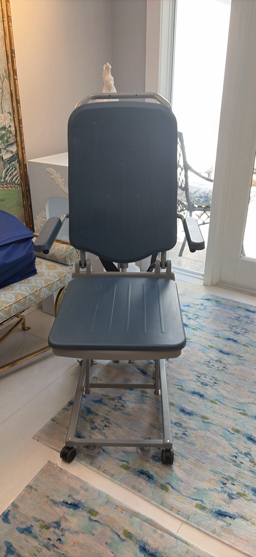 Lifting electric chair
