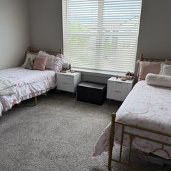 2 Twin beds with mattress