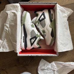 Jordan 4 Retro Seafoam