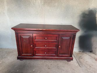 DRESSER