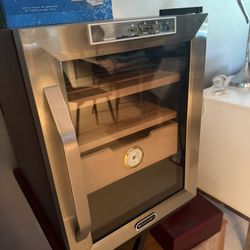 CIGAR HUMIDOR