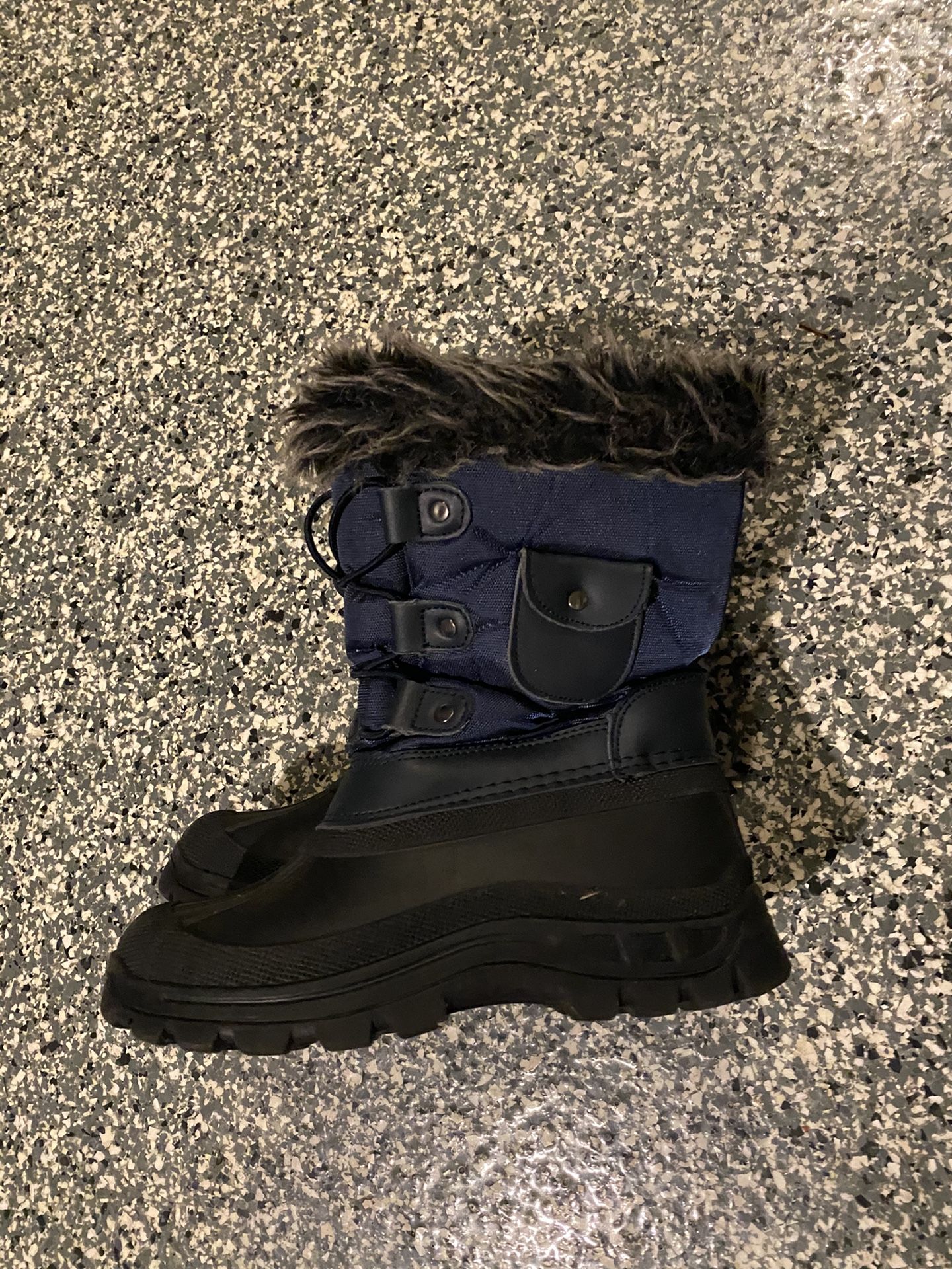 Kids snow boots - size 1