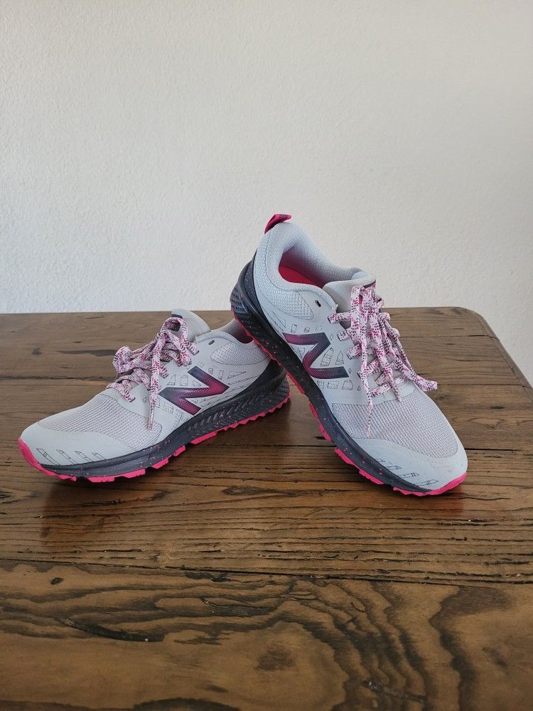 New Women's New Balance Hiking Shoes Size 7